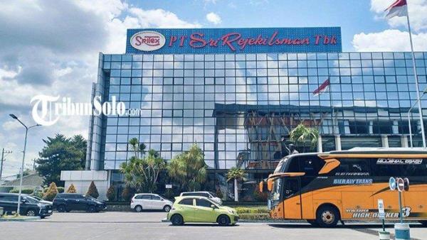 SRITEX TUTUP PERMANEN,- Penyebab PT Perusahaan tekstil PT Sri Rejeki Isman Tbk atau Sritex dinyatakan pailit hingga akhirnya harus tutup permanen mulai 1 Maret 2025.