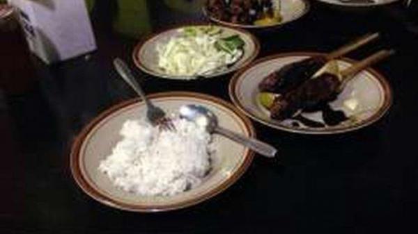MENGGUGAH SELERA. Sate kambing Mbok Galak. Berikut rekomendasi kuliner sate di Solo.