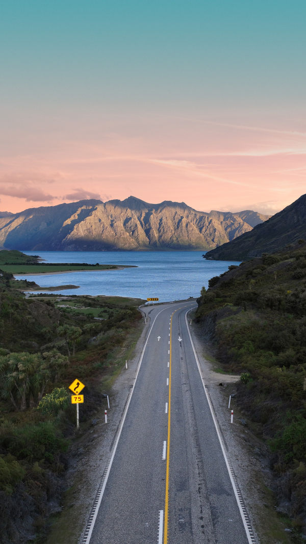 Lakes Hawea Travel Guide