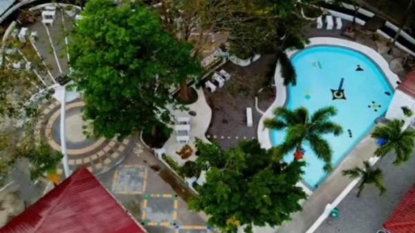 OBYEK WISATA KLATEN: Pemandangan dari atas Ponggok Paradeso Pool and Resto, destinasi wisata di Klaten yang menggabungkan area kolam renang dan restoran dalam satu lokasi