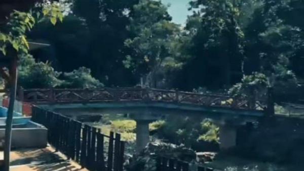 OBYEK WISATA KLATEN: Salah satu sudut Wisata Kalimosodo di Klaten, dengan jembatan indah yang melintasi aliran sungai jernih