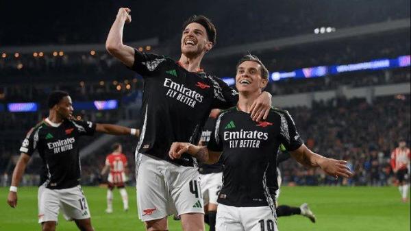Selebrasi duo Arsenal, Leandro Trossard (kanan) dan Declan Rice (kiri) saat lawan PSV Eindhoven di leg pertama 16 besar Liga Champions 2024/2025 pada Rabu (5/3/2025) dini hari WIB. (Foto diambil dari laman resmi Arsenal pada Rabu, 5 Maret 2025).