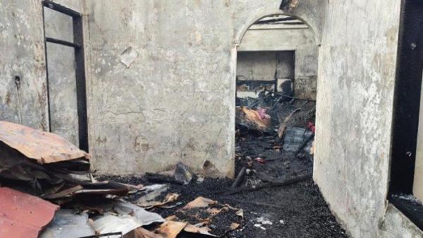HANGUS - Rumah Warga di Mahawu Manado Ludes Terbakar.