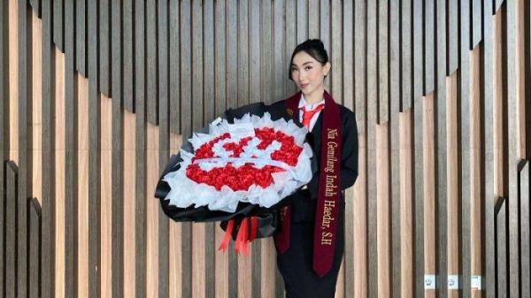 Indah haedar Cewek Manado yang Berhasil Raih