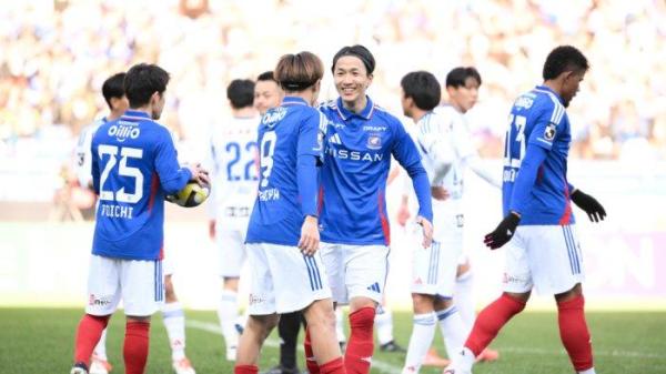 KEGEMBIRAAN SKUAD YOKOHAMA - Perayaan gol pemain Yokohama F Marinos saat melawan Albirex Niigata pada pertandingan matchday pertama J1 League (Liga Jepang) di Stadion Nissan, Sabtu (15/2/2025). <div class=