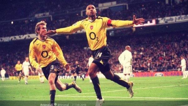 Penyerang Arsenal, Thierry Henry, bersama Alexander Hleb, merayakan gol dalam laga Liga Champions musim 2005-2006 melawan Real Madrid di Stadion Santiago Bernabeu, 21 Februari 2006.