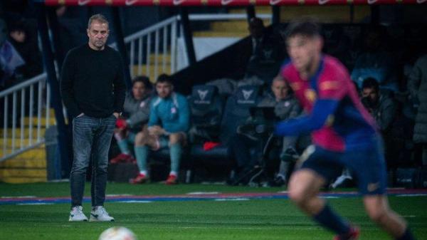 HANSI FLICK - Reaksi Hansi Flick dalam pertandingan Barcelona vs Atletico Madrid pada pertandingan leg pertama semifinal Copa Del Rey 2024/2025 di Stadion Olimpiade Lluís Companys. Skor pertandingan berakhir sama kuat 4-4, Rabu (26/2/2025) pagi WIB (Website Barcelona - 26/2/2025)