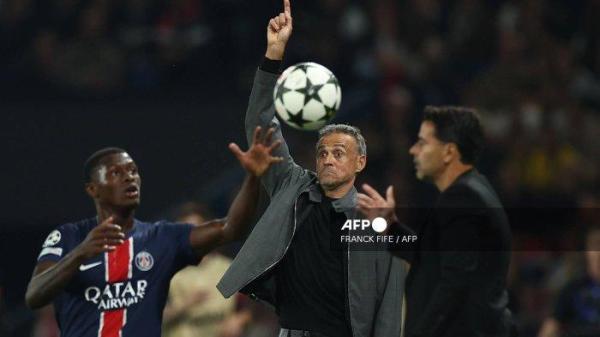 Pelatih Paris Saint-Germain asal Spanyol Luis Enrique (tengah) bereaksi dari area teknis selama pertandingan sepak bola putaran pertama Liga Champions UEFA antara Paris Saint-Germain (PSG) dan Girona FC di Stadion Parc des Princes, di Paris, pada 18 September 2024. (Foto oleh FRANCK FIFE / AFP)