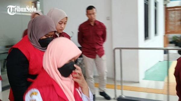 TERSANGKA KORUPSI : Kejaksaan Negeri (Kejari) Boyolali menetapkan dua pegawai Puskesmas Kemusu sebagai tersangka kasus dugaan korupsi, Rabu (21/1/2025). Dua pegawai Puskesmas Kemusu yang melakukan korupsi tak lama lagi bakal duduk di kursi pesakitan.