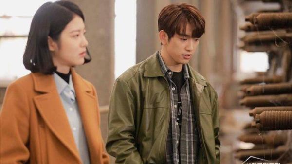 Drama Korea He Is Psychometric menceritakan tentang kelereng ajaib yang bisa membangkitkan orang meninggal dan dibintangi Park Bo Young dan Ahn Hyo Seop. Berikut 7 drama Korea yang memiliki alur cerita memilukan.