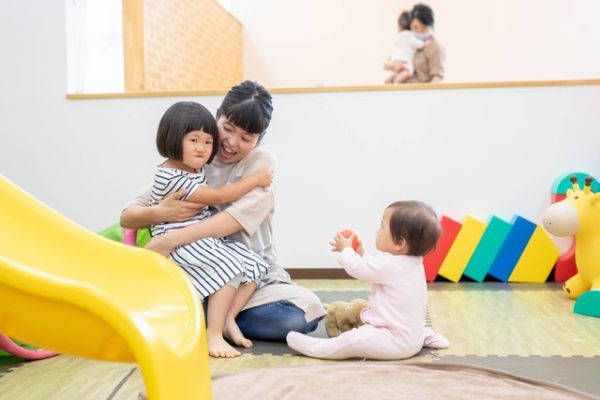 Ilustrasi anak dan ibu.  lain. Foto: buritora/Shutterstock