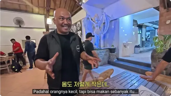 YouTuber Tzuyang mukbang seafood 15 kg di Bali