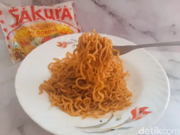 Mie Instan Harga Rp 1.000-an di Indonesia. Ada 3 Merek Mie Instan yaitu Sakura, Intermi, dan GAGA 1000.