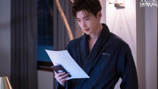 Cha Eun Ho – Romance Is a Bonus Book
