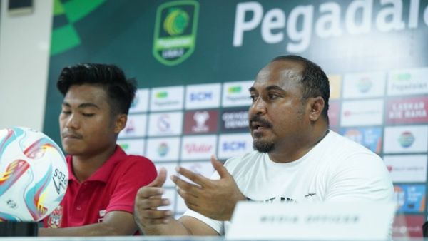 Pelatih Malut United FC Imran Nahumarury saat menghadiri konferensi pers menjelang laga melawan Perse. <div class=