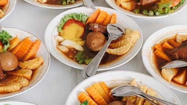 Sajian selat ala Selat Solo Tenda Biru untuk sarapan enak di Solo.