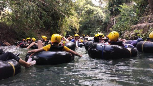 RIVERMOON, KLATEN - Wahana arung jeram di tempat wisata Rivermoon di Klaten, Jawa Tengah