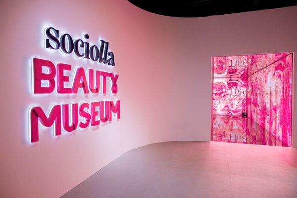 Rayakan anniversary ke-10, Sociolla hadirkan pameran interaktif Beauty Museum. <div class=
