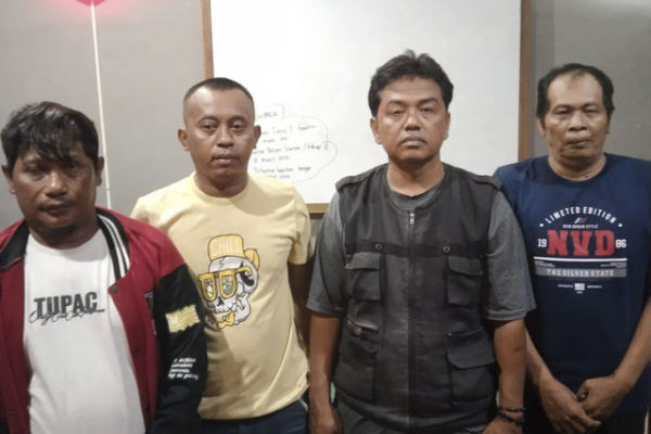 Para pelaku pungli terhadap sopir angkutan di pabrik keramik. Foto: Dok. Istimewa
