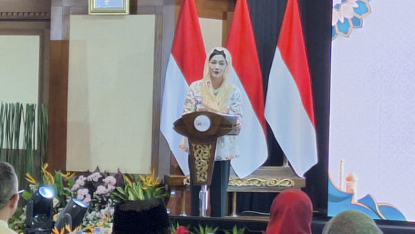 Kepala Eksekutif Pengawas Perilaku Usaha Jasa Keuangan, Edukasi, dan Perlindungan Konsumen OJK Friderica Widyasari Dewi dalam acara Puncak GERAK Syariah OJK di Menara Radius Prawiro, Jakarta Pusat pada Selasa (25/3/2025). Foto: Argya D. Maheswara/kumparan 