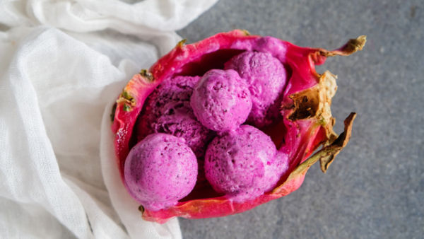 Es krim buah naga. Foto: Shutter Stock