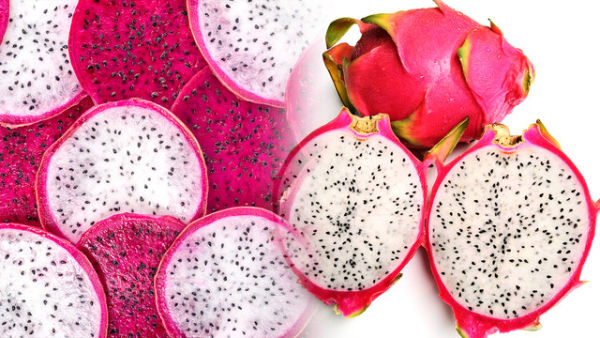 Buah Naga Merah dan Putih. Foto: Shutter Stock 