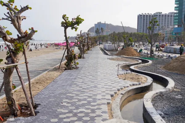 Vung Tau beach gets new look after 5 months of renovation