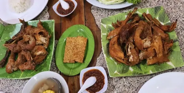 Puas Mantap! Makan di 5 Ayam Goreng yang Terkenal di Jogja