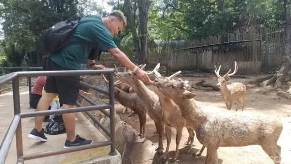 Suasana Bandung Zoo di H-1 Lebaran