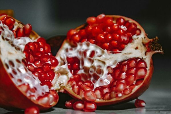 A close up photo of a pomegranate fruit. Illustration photo by Pexels
