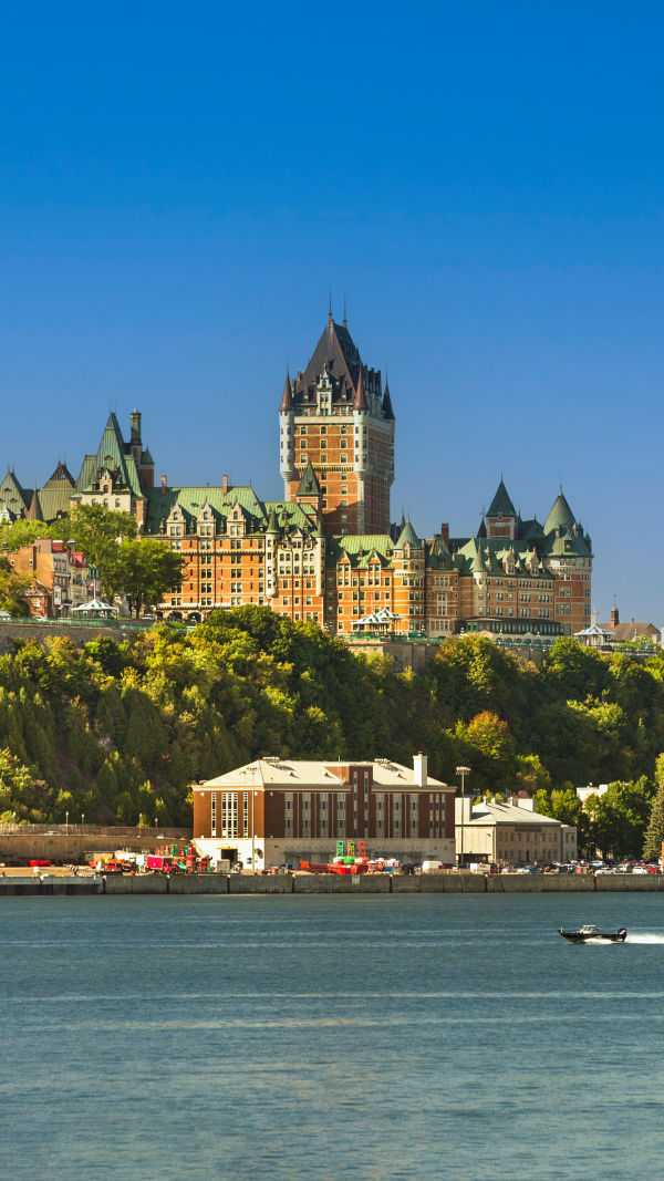 Québec: Tale of Two Seasons