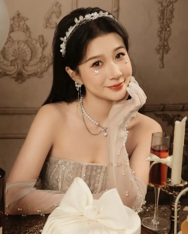 Actress Jocelyn Choi. Photo from Chois Instagram