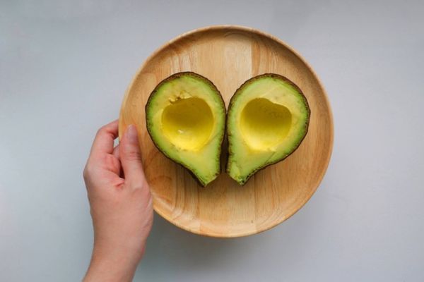 Ilustrasi alpukat. Foto: Saknarong Butsabong/Shutterstock