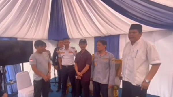 UANG KOMPENSASI SOPIR ANGKOT DIKEMBALIKAN - KKSU dan Organda kembalikan uang kompensasi sopir angkot dari Dedi Mulyadi, yang beroperasi diwilayah Puncak Kabupaten Bogor pada Jum’at (04/04/2025).