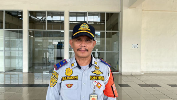 Komandan Regu Terminal Pulogebang, Badman Harahap. Foto: Haya Syahira/kumparan
