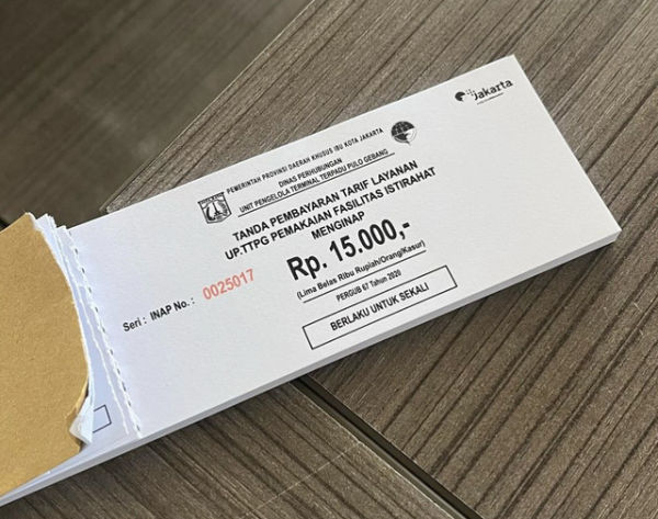 Tanda bayar hotel Rp 15 ribu Terminal Pulo Gebang. Dok: Haya/kumparan