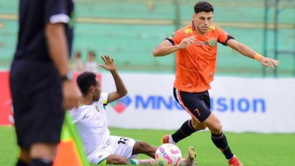 VITOR BARATA - Potret Vitor Barata saat membela Persibo Bojonegoro dalam gelaran Liga 2 2024/2025.