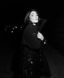 Ayeza Khan slammed for bold photoshoot look