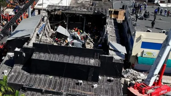 Rescue teams continue working into the night at the site of the collapsed Jet Set nightclub, in Santo Domingo, Dominican Republic April 8, 2025. REUTERS/Erika Santelices