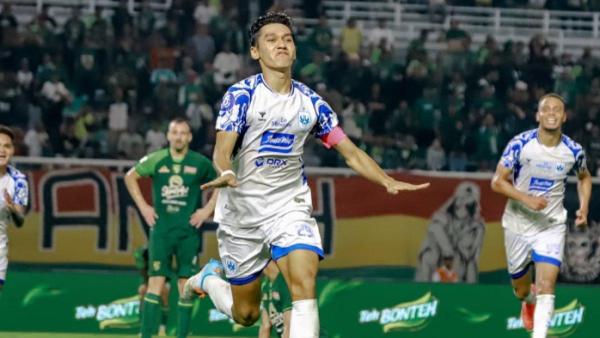 LAGA PERSEBAYA SURABAYA VS PSIS - Cuplikan selebrasi gol menit akhir Septian David Maulana di laga Persebaya Surabaya kontra PSIS Semarang di Stadion Gelora Bung Tomo (SUGBT), Surabaya, Jawa Timur yang berkesudahan dengan skor seri 1-1, Rabu (12/3/2025).