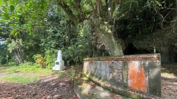 WISATA: Gua Larenggam menjadi simbol perlawanan dan saksi bisu kekejaman penjajah Kolonialisme Belanda. Gua ini terletak di Desa Arangkaa, Kecamatan Gemeh, Kabupaten Talaud, Foto diambil oleh Tribunmanado.co.id pada Rabu (9/4/2025).