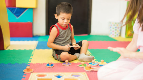 Ilsutrasi anak dengan autisme.  Foto: Shutterstock