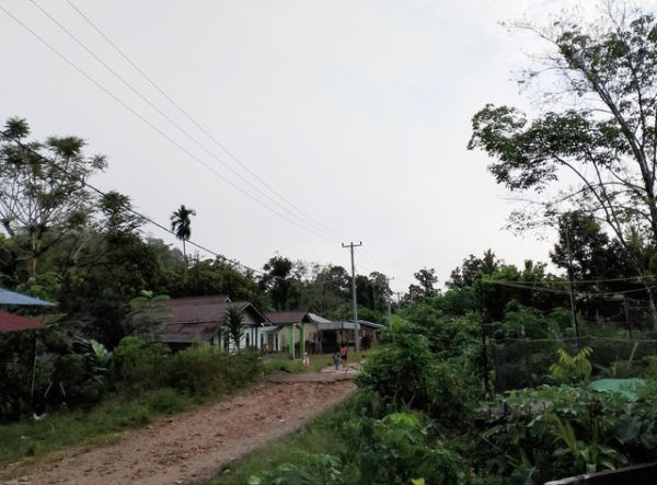 Suasana perkampungan di kaki Bukit Telogah (sumber: Dokumentasi Pribadi)