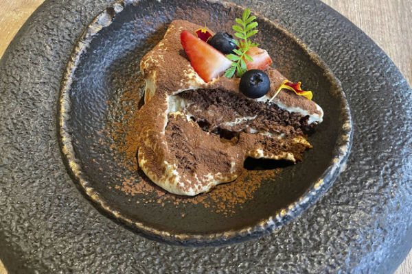 Amaretto Tiramisu khas Sudestada Jakarta. Foto: Salsha Okta Fairuz/kumparan