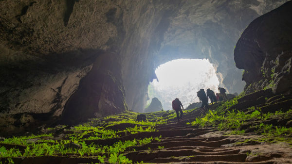 Hang Son Doong, gua terbesar di Vietnam. Foto: hyunwoong park/Shutterstock