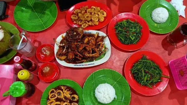 10 Tempat Makan Seafood Kaki Lima yang Enak dan Segar di Jakarta