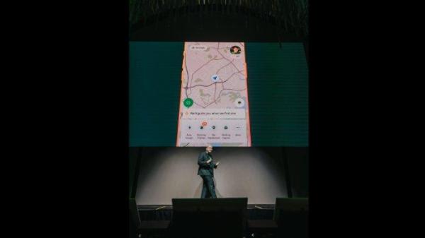 Chief Product Officer Grab, Philipp Kandal, ketika mengenalkan AI Driver Companion di acara GrabX yang berlangsung di Singapura pada Selasa 8 April 2025 lalu.