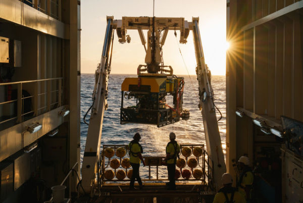 R/V Falkor milik Schmidt Ocean Institute. Foto: Schmidt Ocean Institute