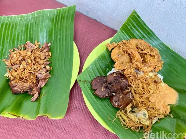 Nasi Uduk Ibu Sidar: Nasi Uduk 'Ngumpet' di Palmerah Pakai Semur Jengkol yang Legit!