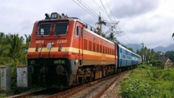 Noidarailwaystation 1745486583631 1